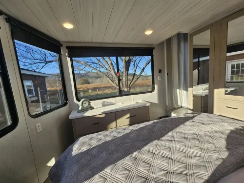 Fenced Dog Yard, Creek Fishing Access, Privacy and Stunning Sunset Views! - 2-Star