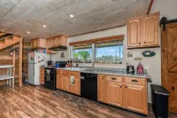 Stay at The Barnhouse in Kuna - Rustic Retreat for Two with Fireplace Near Boise - Homestays