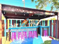 Artists in Wonderland: One-of-a-kind Vibrant Home - Wifi