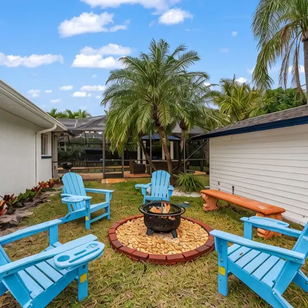 3Br Naples Vacation Home - Heated Pool & Spa - Sleeps 8 - Game Room