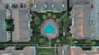 Luxury Seawall Beachfront Condo, Spacious, Quiet, 2 Resort Pools Galveston - สระว่ายน้ำส่วนตัว