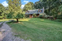 Dream Vacation Home on 2 acres w/hot tub - Close to beaches & wineries - Homestays