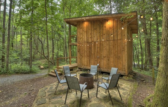 Fairytale SQUIRREL'S NEST cabin at Mulberry Gap in Ellijay!