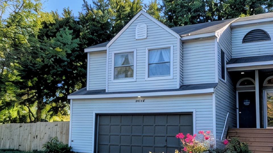 Inviting Cozy House in the Heart of Maple Grove