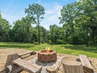Accessible Lake and Farm Retreat w/Fresh Eggs, Nature Trails, and Gameroom Hotels in Ozark County