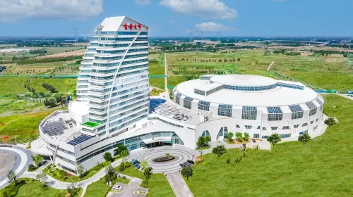Donghai World Hotel - parking