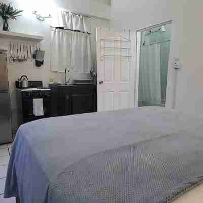 Studio w Pool Near IGY Marina, Beach & Amenities Rooms