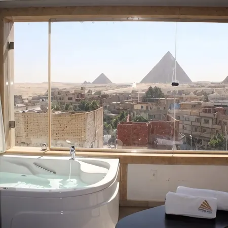 Pyramid Edge Hotel & Exclusive Pyramids View Rooftop