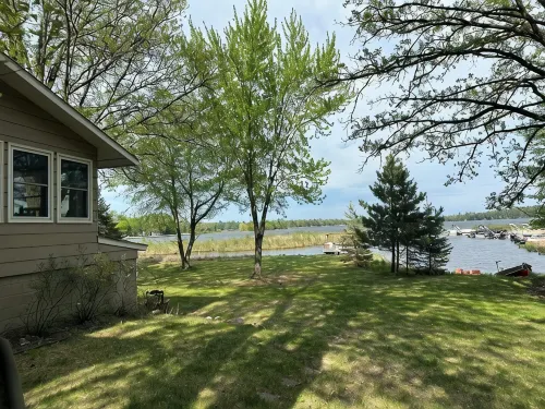 Huge Lakefront 3bd + Loft + 2 Kitchen Cabin on Recreational Bay Lake- Game Room