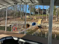 Relaxing Multi-family waterfront home with private dock on Lake Hartwell! - 4 ดาว