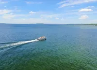 Charming Lake Front Cabin - 3-bedroom house with AC, WiFi in serene Hubbard Lake