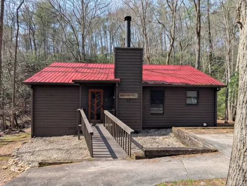 Whispering Creek Cabin – Peaceful, Hot Tub, Firepit & Mountain Escape - 3-Sterne