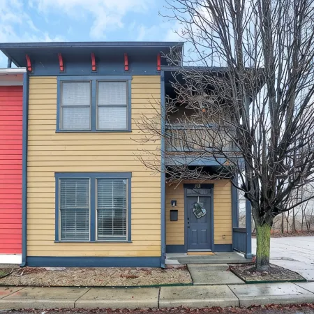 Prime Downtown Location+Garage. Walk to Mass Ave.