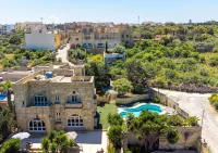 Villa Nirvana - 4 bedrooms (sleeps 8 + 2 kids) Qala village - Homestays