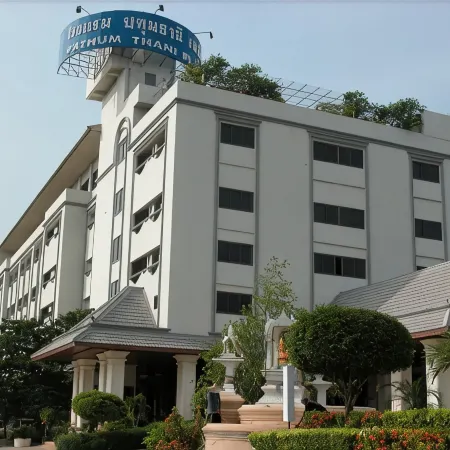 Pathum Thani Place Hotel