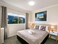 Cairns Queens Court Hotels in Cairns North