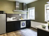فندق وبيت شباب فايف ريزنز Hotels near وسط