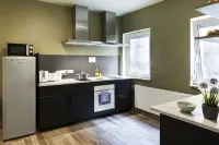 فندق وبيت شباب فايف ريزنز