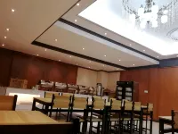 โรงแรมฮอลิเดย์เฟยฟาน