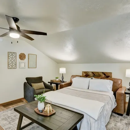 Main Street Retreat-Upstairs-Pet Friendly-Large Deck! STR# 262