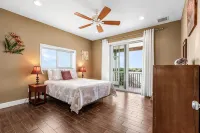 Matlacha/Cape Coral - Kokopelli  House - a  three-story Key West style residence