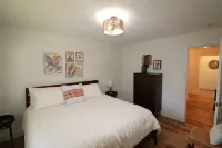 Beachwood Home - Muskegon - walk 2 Lake MI BEACH + local playground + pickleball - 4-Star