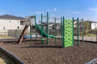 Lux Lakefront with Game-room, Community Pool, Paddleboards, and more! - 4-Star