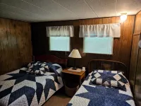 Cozy family cottage w/ fireplace, near lake and national forest. - Wifi