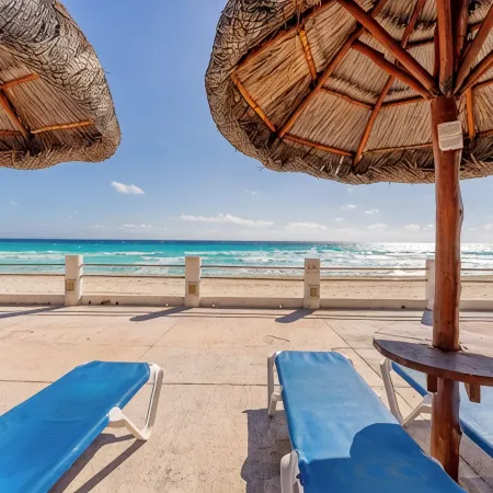 Beachfront 4BR Hotel Zone in Cancun.