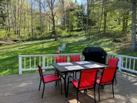 Main Street Retreat 4-bedroom w Hot Tub, Walk to Beach, Harbor & Restaurants - Wifi