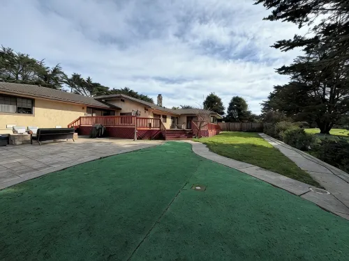 Spacious 4300 sq ft Bay Escape – On Golf Course & Near to Beach and Trials - 4-Star