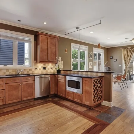 Spacious & Stylish Home with Garage + Rooftop Deck. 10 min Walk to Train.
