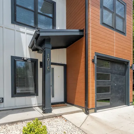 Trendy Townhome Near Downtown