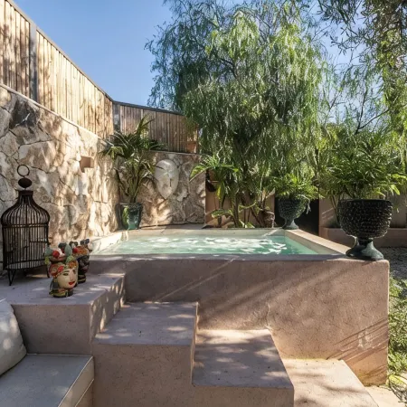 Dependance Armonia, with garden and jacuzzi just 100 meters from the sea