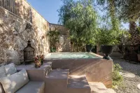 Dependance Armonia, with garden and jacuzzi just 100 meters from the sea