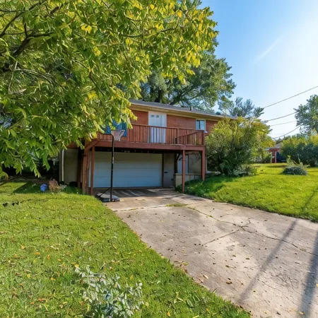 4 Bed 3 bath clean , spacious all brick home , welcome families and work groups