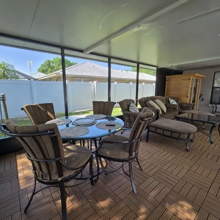 Enjoy Pool, Billiards, Sauna, Access to the Lake