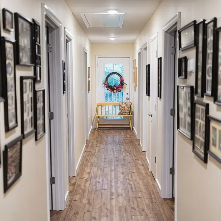 Spacious 6-bedroom house with WiFi & AC in charming Jamestown lake ramp access