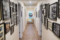 Spacious 6-bedroom house with WiFi & AC in charming Jamestown lake ramp access - Wi-Fi