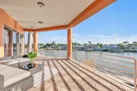 Indulge in Luxury at This Expansive Three-Story Waterfront Retreat. - Private Pools