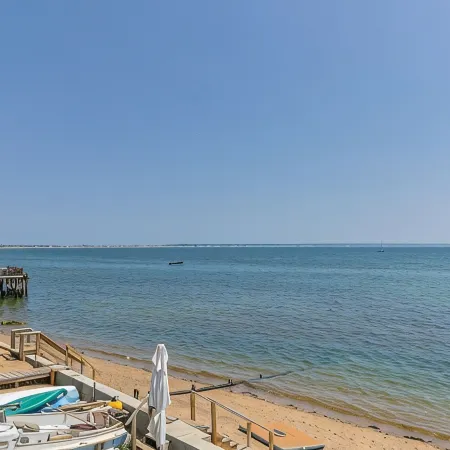 Waterfront 1BR / Bayfront Deck / Beach access / Beach deck
