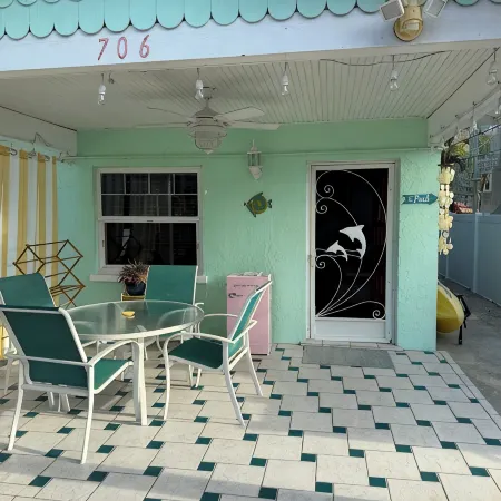 Castaway Cottage + Beach + Heated Private Pool & Spa + Golf Cart Included!