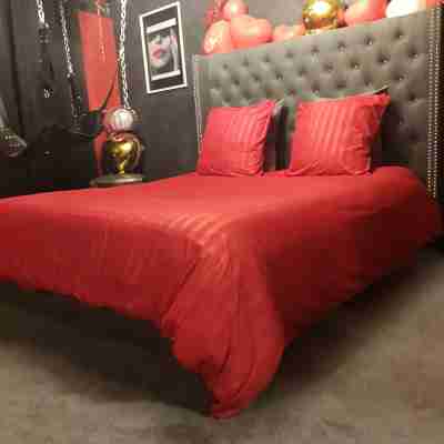 LOVE ROOM Red and black Rooms