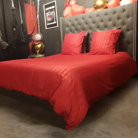 LOVE ROOM Red and black Отели в г. Барр