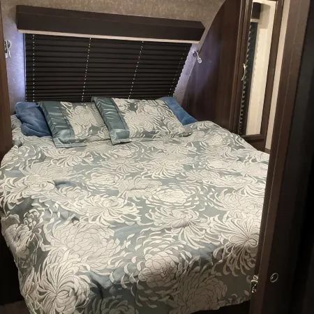 Nice camper in Old Town with fresh water springs all around. WIFI, AC and heat. Отели в г. Дикси