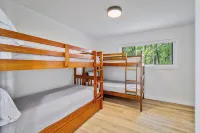 The Nest at Eagle Bay Cove on Lake D'Arbonne with pool, boathouse and game room! - Wi-Fi