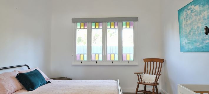 Cheerful Cottage Perfect for groups - Pool Table, Fire pit, Wifi & AC Hotels in Cessnock