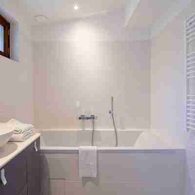 2-bedroom house at the foot of the city Rooms