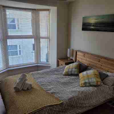 Large 5 bedroom town-centre home close to the beach, sleeps 9. Rooms