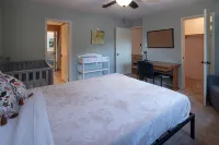 Spacious & Quiet 5 Beds, 3.5 Bathroom Home Away from Home in Katy, Texas - Private Pools